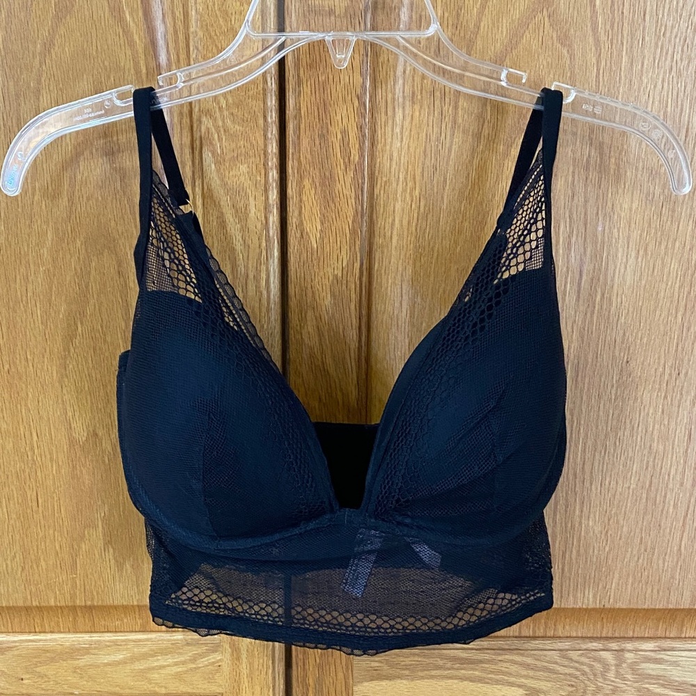 Victoria’s Secret Black Lace Bra. New Without Tags. Size 34DDD